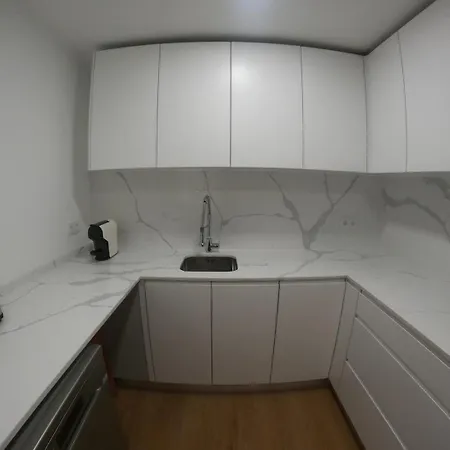 Lisbon, Renovated T2 Near Rossio *