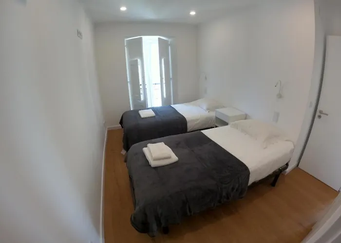 Lisbon, Renovated T2 Near Rossio *