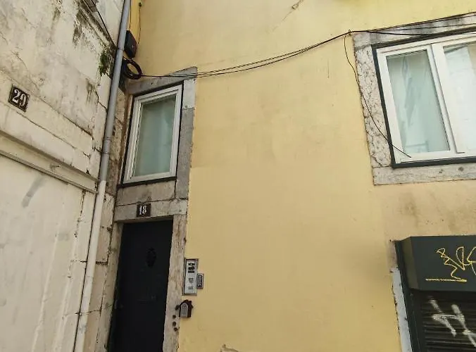 Lisbon, Renovated T2 Near Rossio