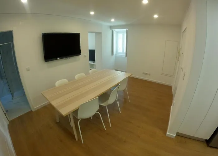 Lisbon, Renovated T2 Near Rossio